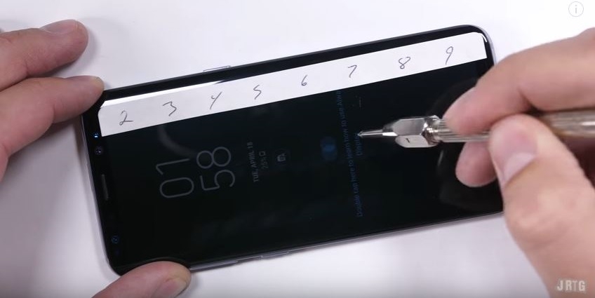 Thử nghiệm bẻ cong, cào xước, nung nóng Galaxy S8