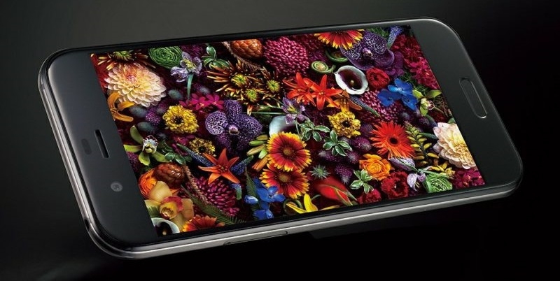 Sharp Aquos R ra mắt với chip Snapdragon 835, màn hình 2K, hỗ trợ chống nước