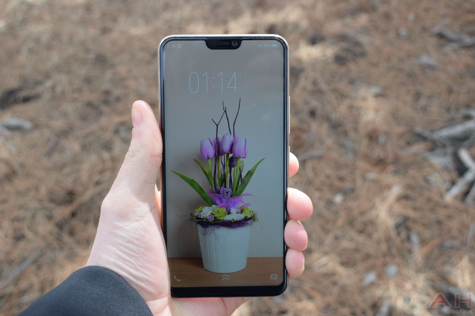 Trên tay Vivo V9: Smartphone tai thỏ, chuyên selfie với camera 24MP AI