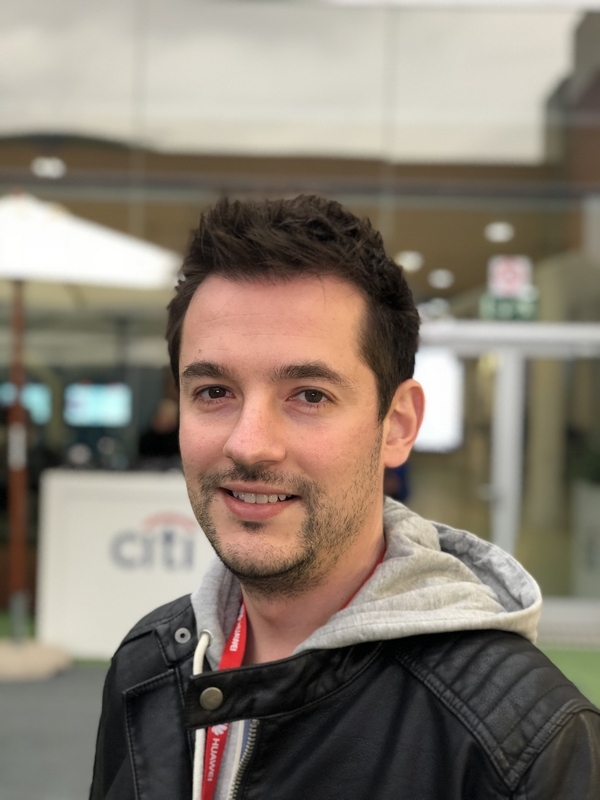 Ảnh lớn chụp từ iPhone X Ảnh lớn chụp từ iPhone X