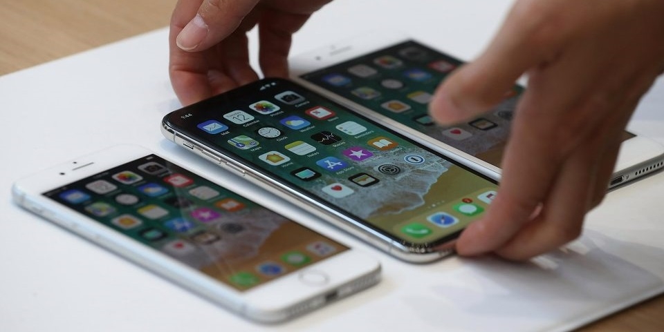 Apple tiếp tục lãi lớn nhờ iPhone, giá cổ phiếu tăng cao nhất từ trước tới nay Apple tiếp tục lãi lớn nhờ iPhone, giá cổ phiếu tăng cao nhất từ trước tới nay