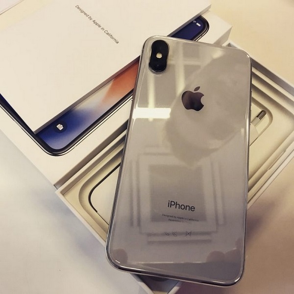 Nhiều hình ảnh, video đập hộp iPhone X xuất hiện trước ngày lên kệ