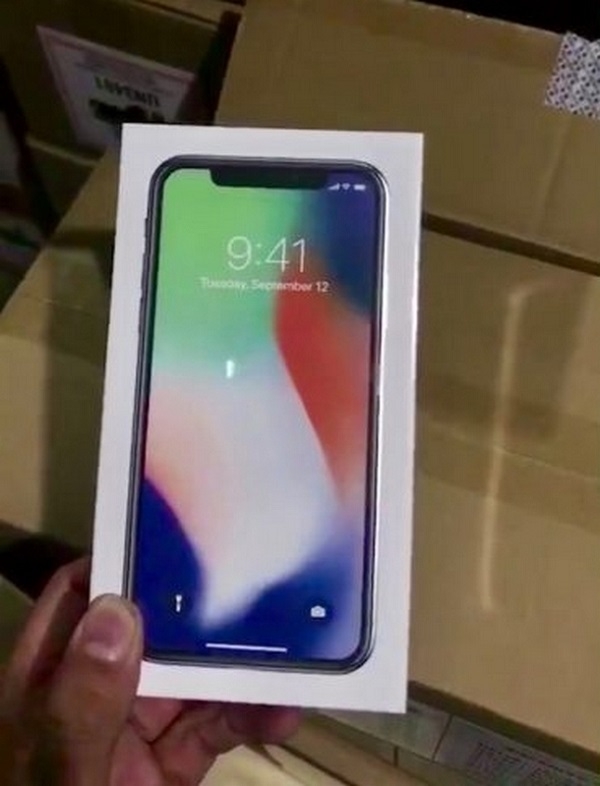 Nhiều hình ảnh, video đập hộp iPhone X xuất hiện trước ngày lên kệ