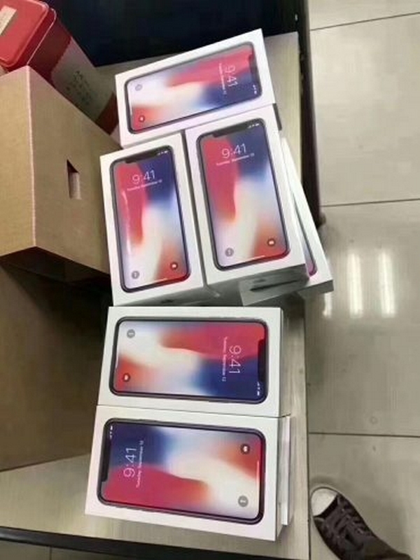 Nhiều hình ảnh, video đập hộp iPhone X xuất hiện trước ngày lên kệ