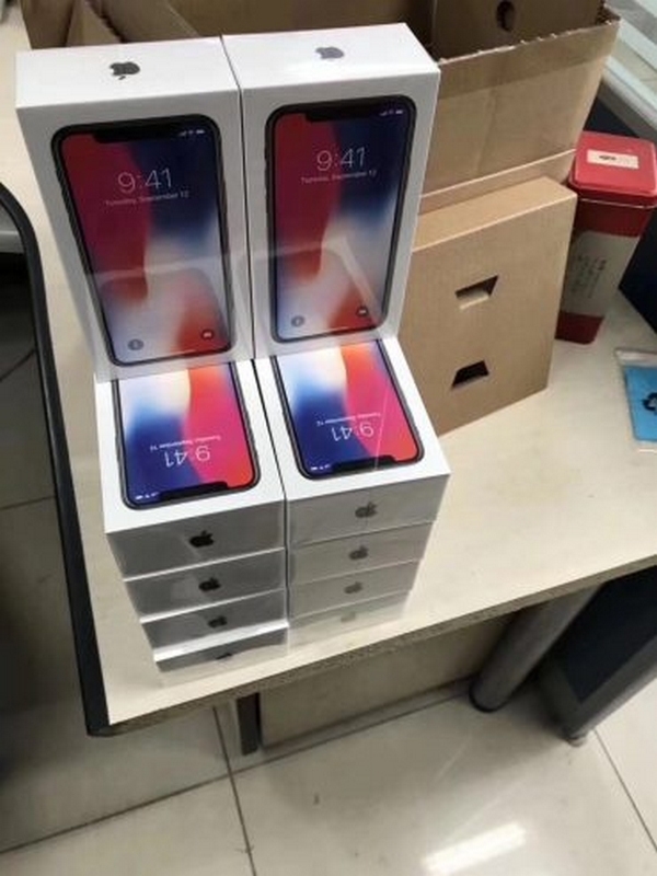 Nhiều hình ảnh, video đập hộp iPhone X xuất hiện trước ngày lên kệ