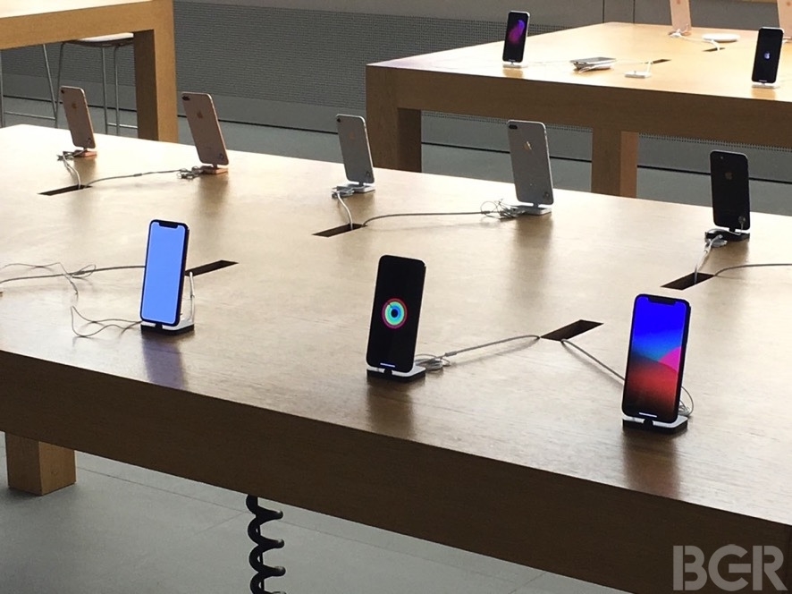 Đánh giá nhanh iPhone X: Mạnh mẽ, nhanh chóng, màn hình tuyệt vời