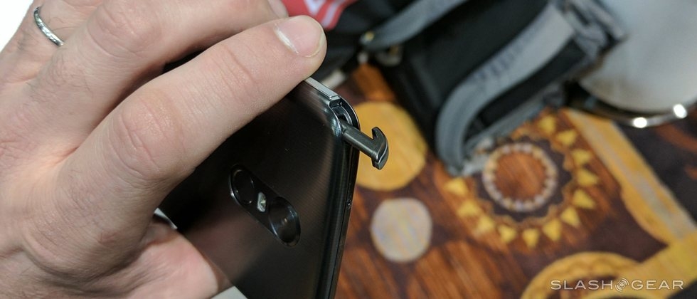 [CES 2017] LG ra mắt smartphone tầm trung Stylo 3 với bút cảm ứng stylus
