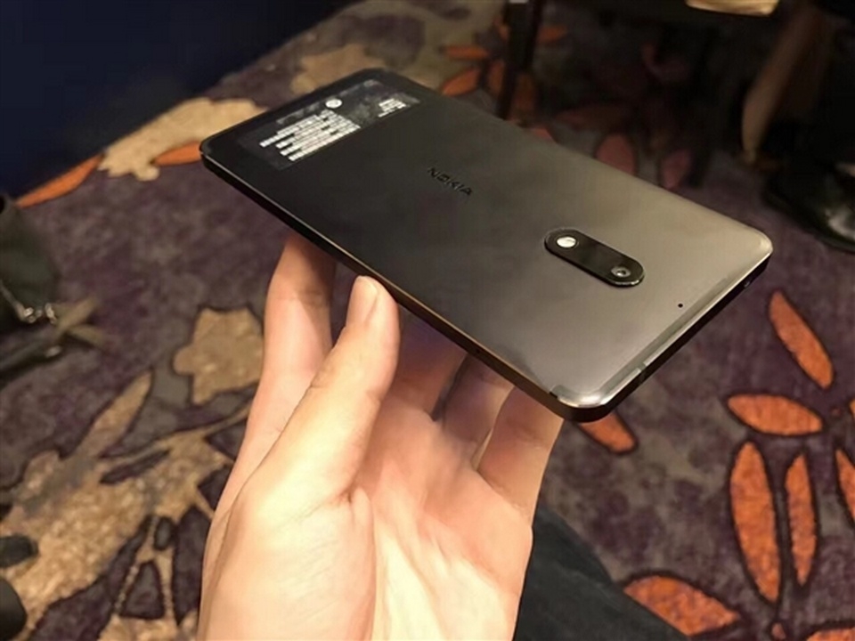 Trên tay Nokia 6, smartphone kim loại với camera 16MP, ROM 64GB giá hấp dẫn