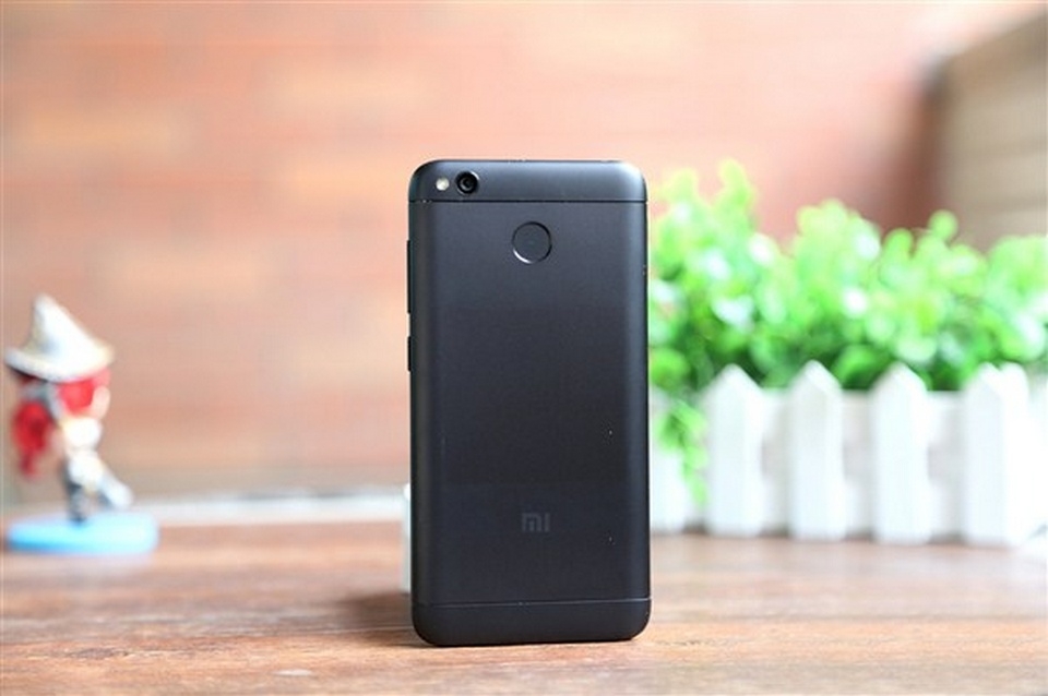 Redmi 4X màu đen nhám là một smartphone rất đẹp Redmi 4X màu đen nhám là một smartphone rất đẹp
