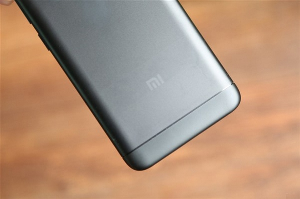 Redmi 4X màu đen nhám là một smartphone rất đẹp Redmi 4X màu đen nhám là một smartphone rất đẹp