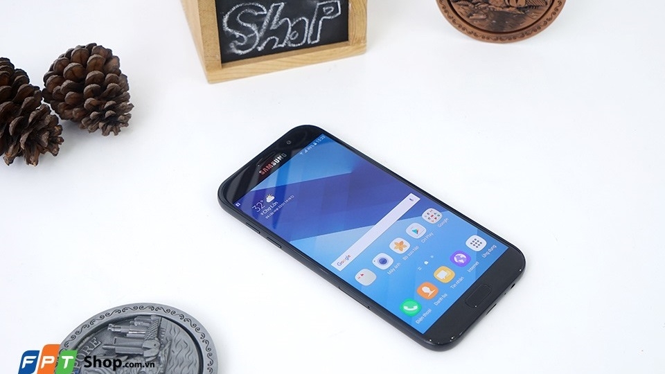 Galaxy A7 2017 thiết kế sang chảnh, chống nước IP68, camera 16/16 MP hạ giá mạnh Galaxy A7 2017 thiết kế sang chảnh, chống nước IP68, camera 16/16 MP hạ giá mạnh
