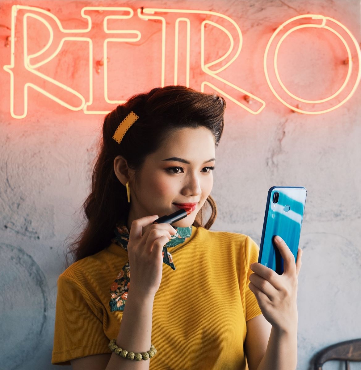 Đặt trước Huawei Nova 3e tại FPT Shop lái SH về nhà