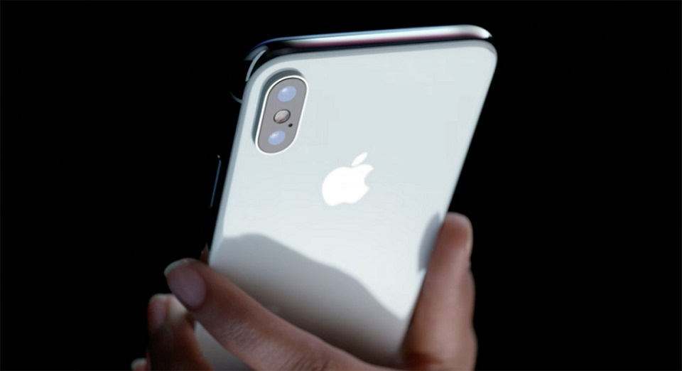 nên dùng smartphone vỏ nhựa, kính hay kim loại tốt