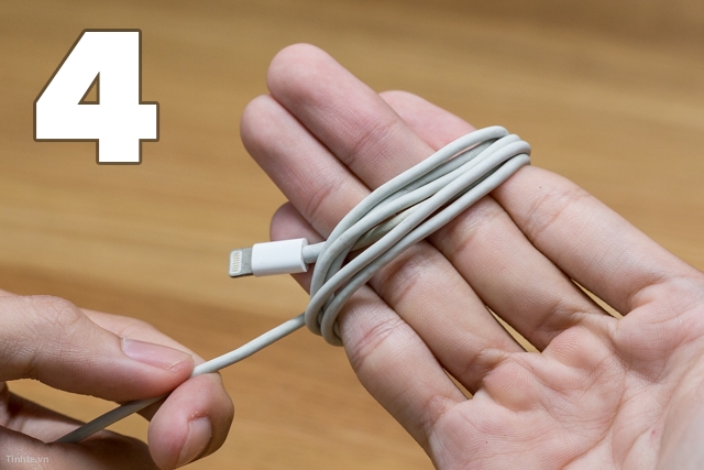 Cách quấn dây tai nghe không bị rối 6