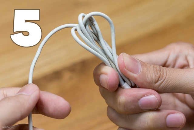 Cách quấn dây tai nghe không bị rối 7