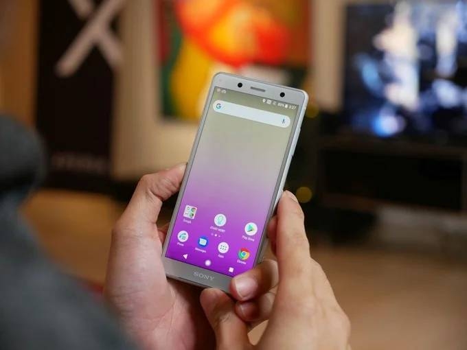 trên tay Xperia XZ2 và XZ2 Compact
