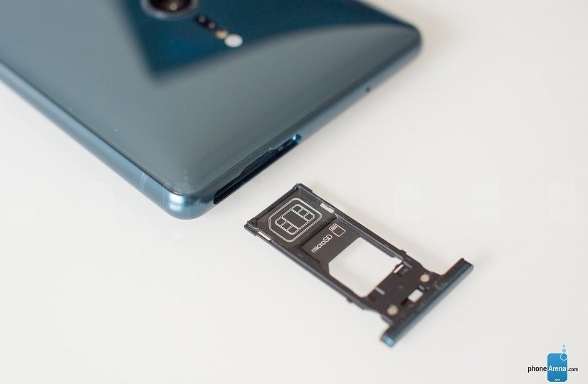 trên tay Xperia XZ2 và XZ2 Compact