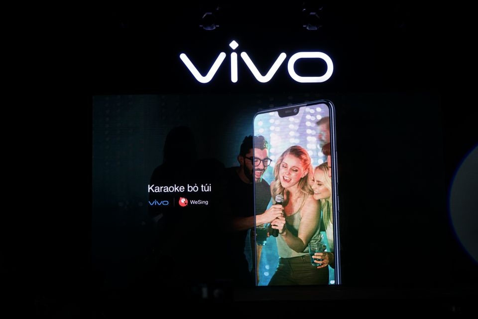 Vivo V9 ra mắt