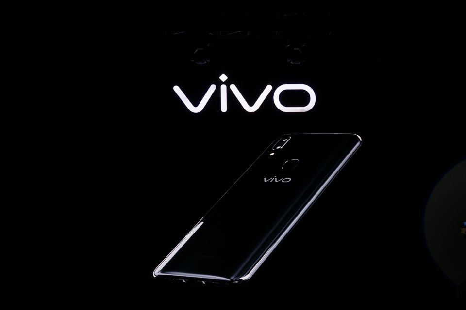 Vivo V9 ra mắt