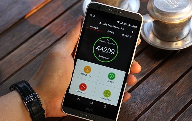 HTC-Desire-820s