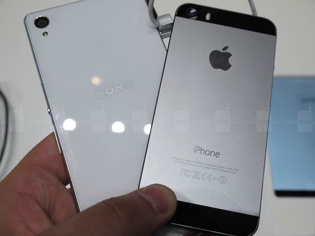 Xperia_Z3_vs_iPhone_5S