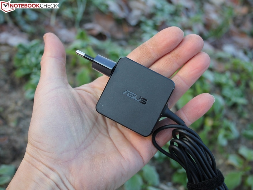 Asus_EeeBook_X205TA
