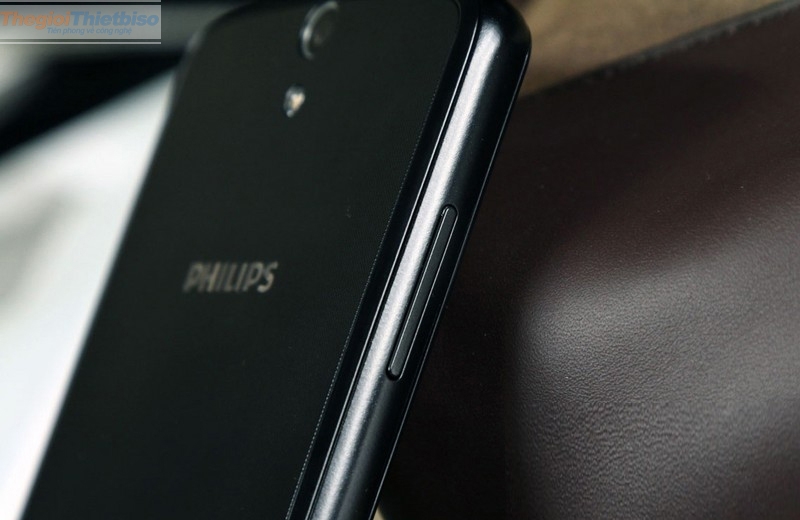 Philips-V387-va-Lenovo-P70