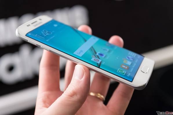 So-sanh-Samsung-Galaxy-S6-edge-va-Google-Nexus-6