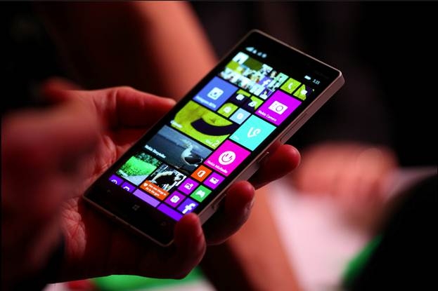 co-nen-mua-dien-thoai-Lumia-930-man-hinh