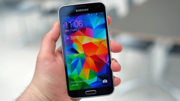 Samsung-Galaxy-S5-vs-LG-G3-man-hinh