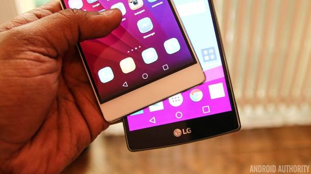 can-canh-LG-G4-va-Huawei-P8-nut-nguon