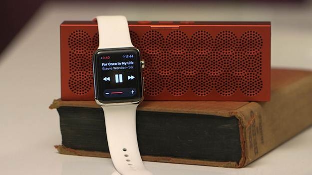 Chọn bài hát và thưởng thức trên Apple Watch