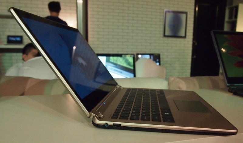 Phần cứng Acer Aspire V7