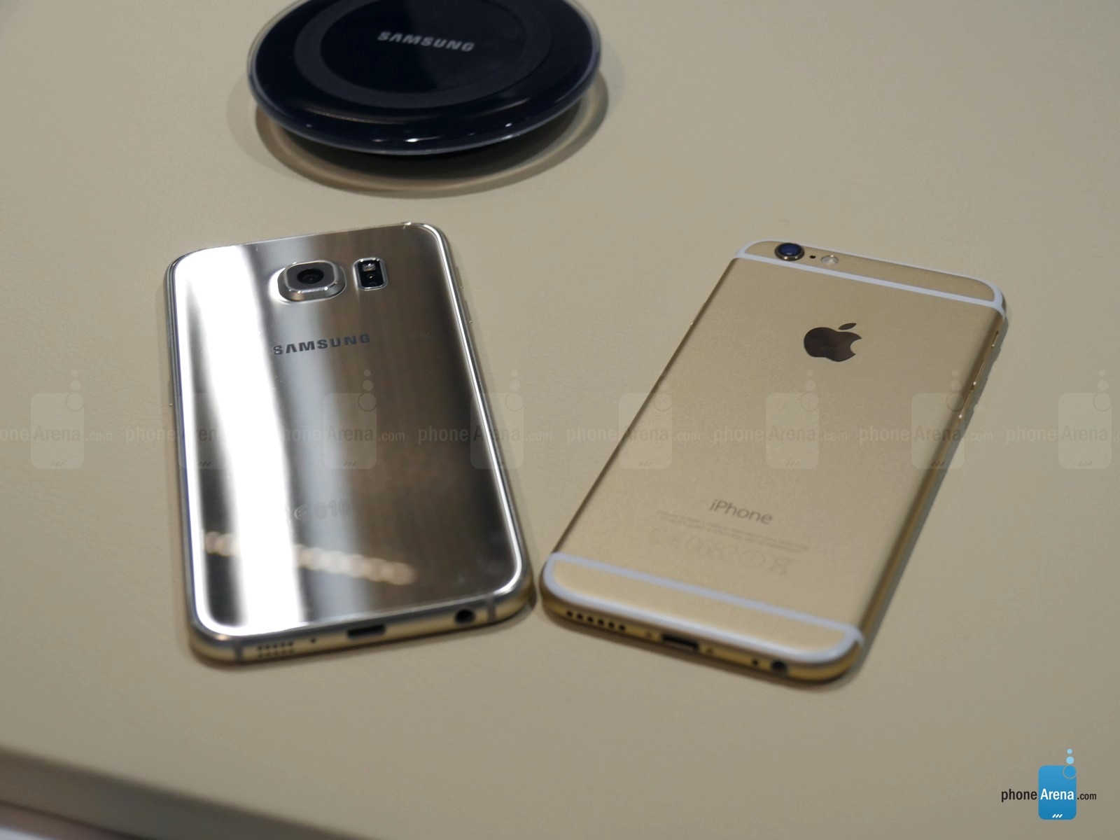 iPhone 6 khó bám vân tay ở mặt sau so với Galaxy S6