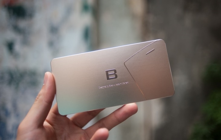 Chiếc thiệp mời bằng nhôm của Bphone
