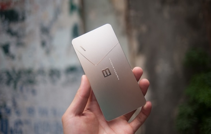 Chiếc thiệp mời bằng nhôm của Bphone