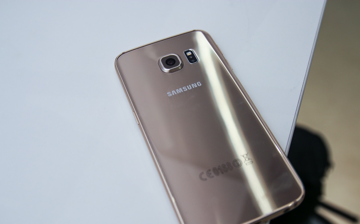 Máy ảnh 16MP của Galaxy S6 Edge là một bước tiến lớn
