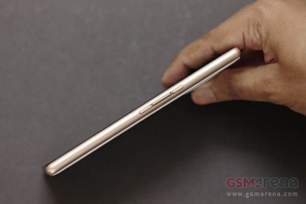Thiết kế kim loại sang trọng YU Yuphoria
