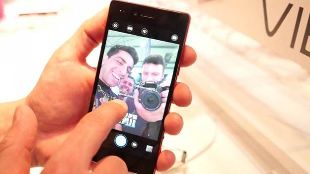 Camera trước của Lenovo Vibe Shot