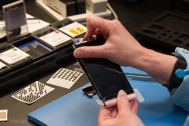 Những chiếc Vertu làm bằng tay tại Anh