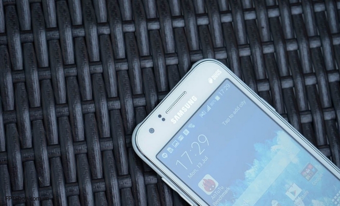 Galaxy J smartphone với nhiều tính năng thú vị