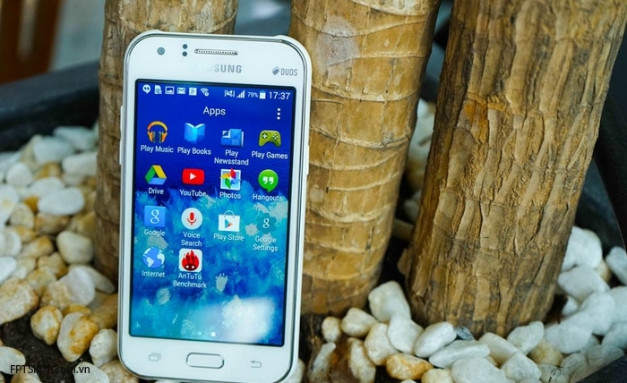 Galaxy J smartphone với nhiều tính năng thú vị