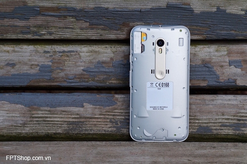 Motorola tích hợp cho thiết bị của mình một pin 2470mAh