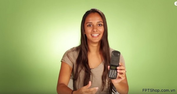 Video giới trẻ cảm thấy thế nào khi sử dụng điện thoại nắp gập