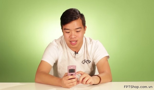 Video giới trẻ cảm thấy thế nào khi sử dụng điện thoại nắp gập