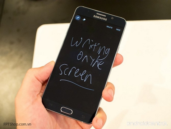 Galaxy Note 5 cho phép bạn viết bằng bút S-Pen lên màn hình ngay cả khi không cần mở máy