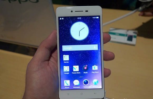 Máy ảnh trước của OPPO R7 Lite