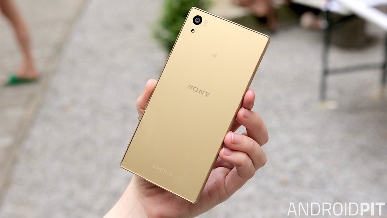 so sánh iphone 6s và sony xperia Z5 về thiết kế