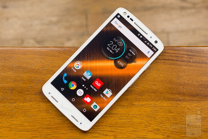 Điểm danh 6 smartphone “độc lạ” ra mắt trong năm 2015 3