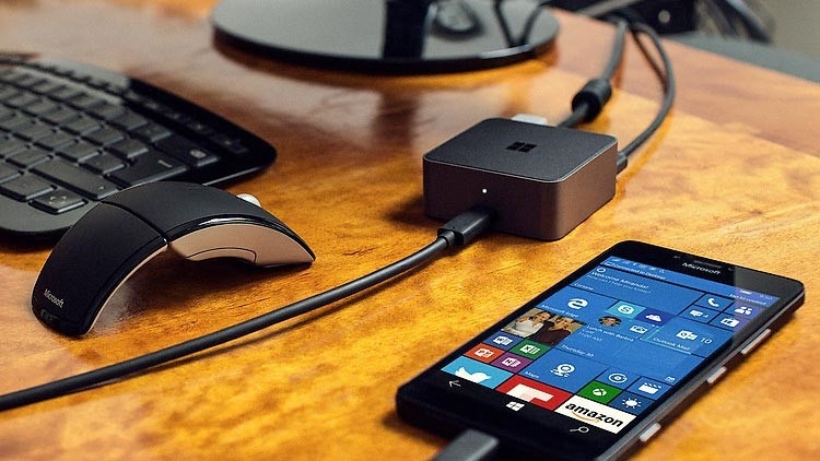 Thiết bị Display Dock kết nối Lumia với bàn phím, chuột và màn hình máy tính
